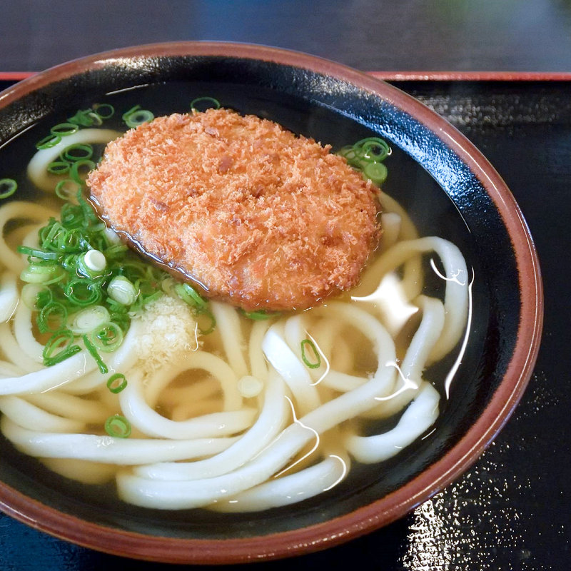 コロッケうどん（かけ+コロッケ）(頂うどん 握)
