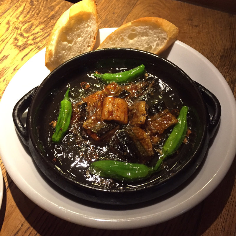 サンマ缶と青唐辛子のアヒージョ(PIZZA＆WINE カヤバール)