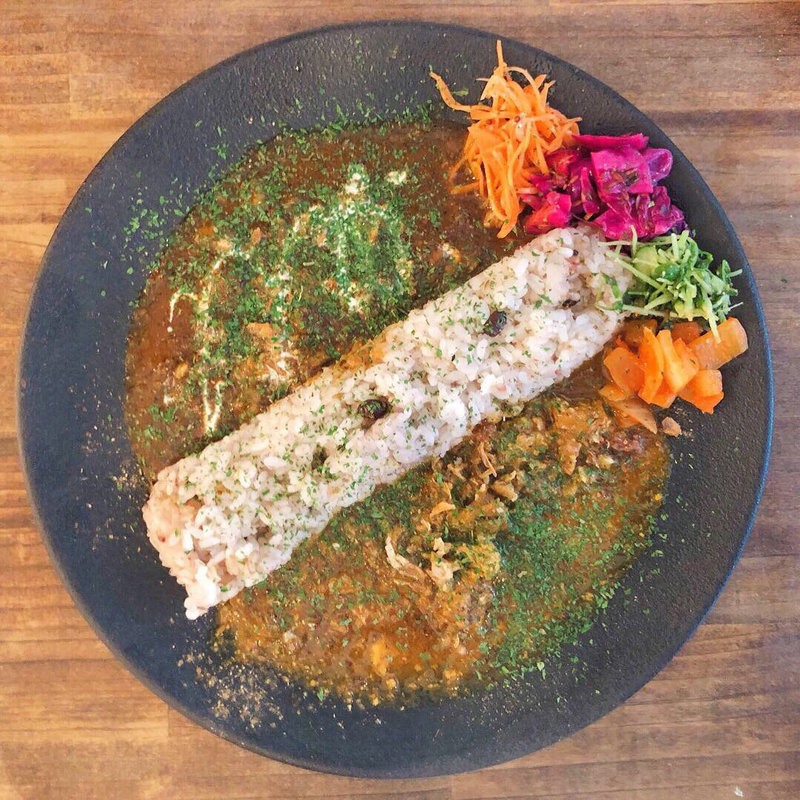 牛あいがけ豚バラ 4種盛り(スパイススペースウガヤ)