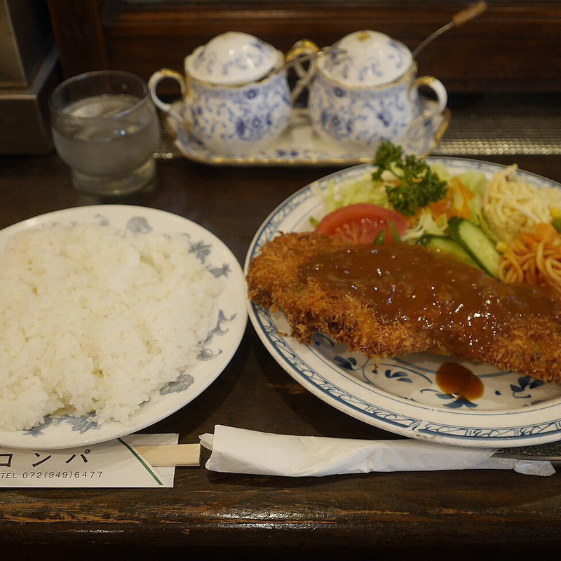 牛カツ定食(喫茶コンパ)