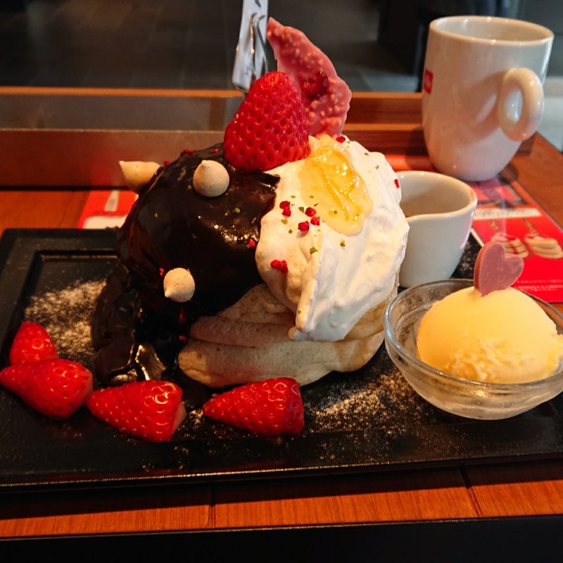 バルサミコマリネのいちごと柚子香るパンケーキ(Riz Labo Kitchen 銀座)