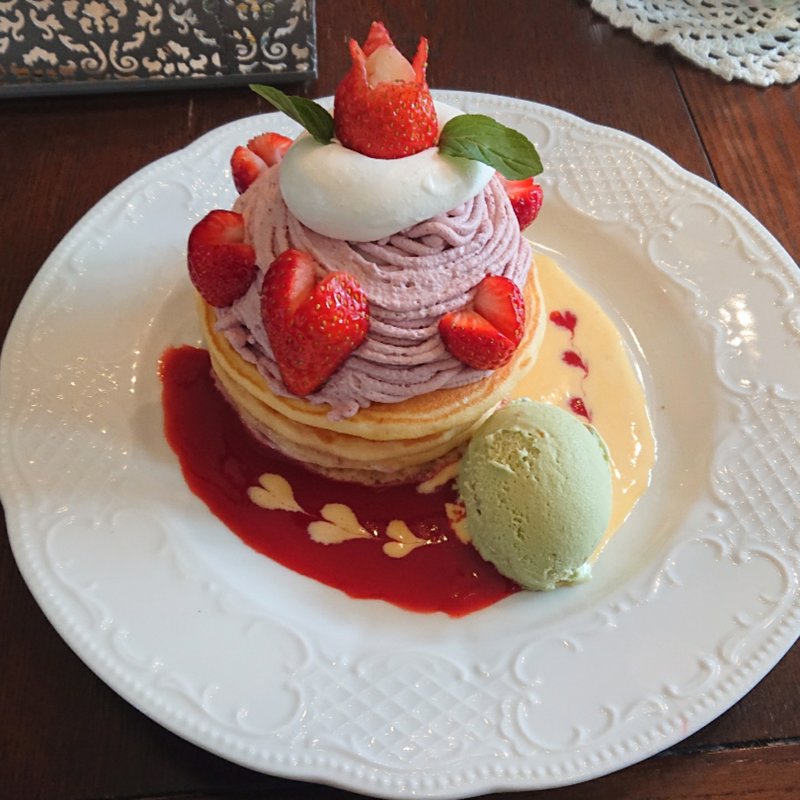 いちごモンブランとクレームダンジュのパンケーキ(カフェ アンジェ)