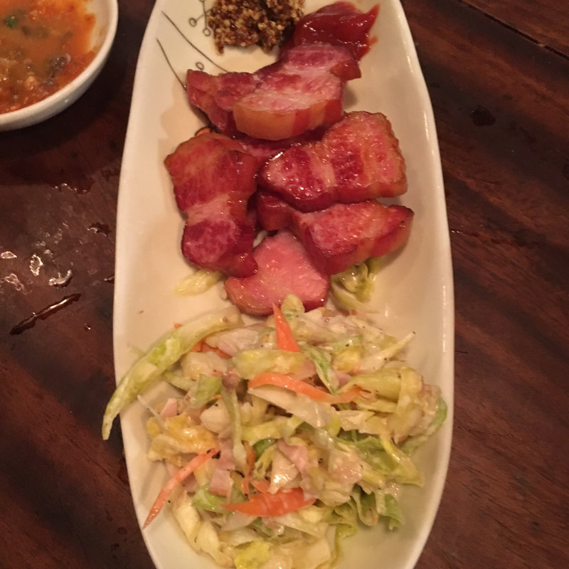 吊るしベーコンとコールスロー(もちぶたラーメン 利田商店)