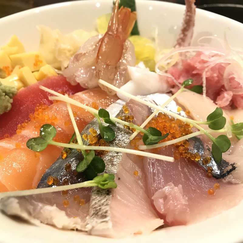日替り海鮮丼(鮨と酒 魚伸)
