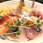 日替り海鮮丼(鮨と酒 魚伸)