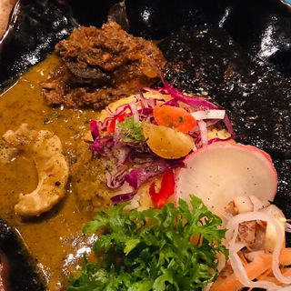 3種あいがけ(バガワーン・カレー)