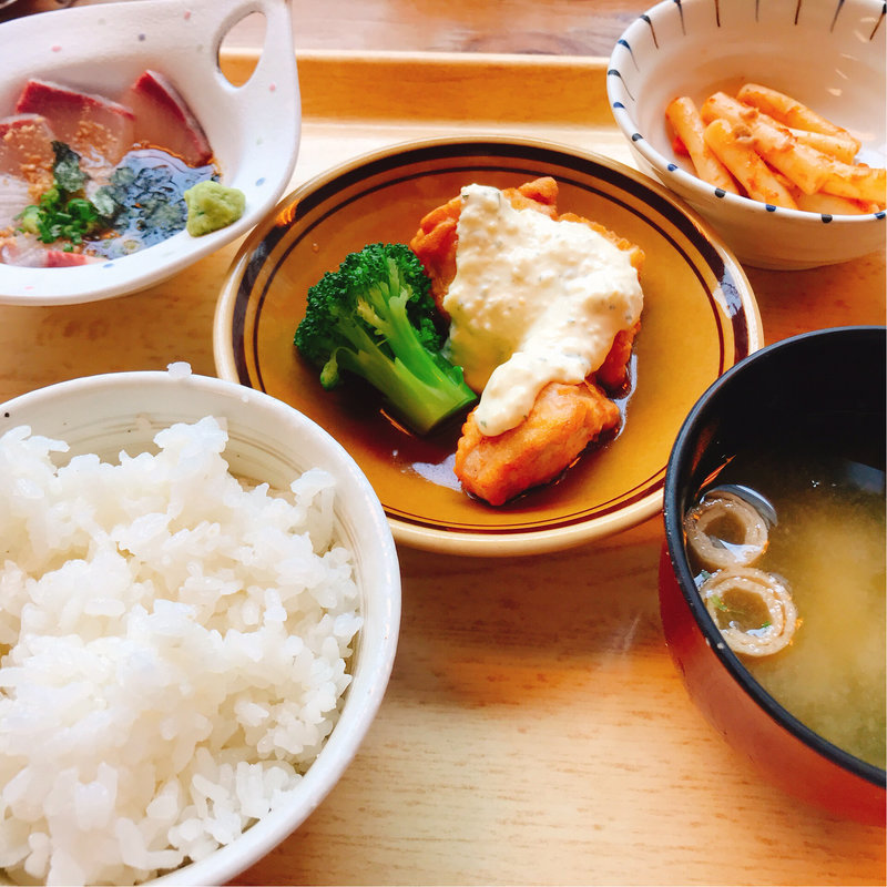 胡麻カンパチとチキン南蛮の定食(博多ほたる 銀座店)
