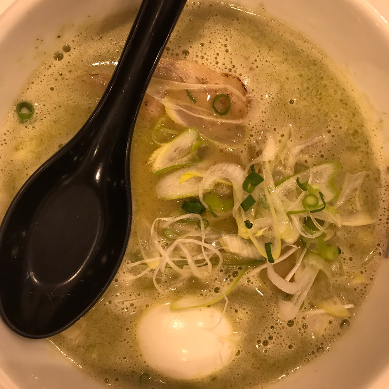 ラーメンジェノバ（味玉）(海鳴福岡空港店)