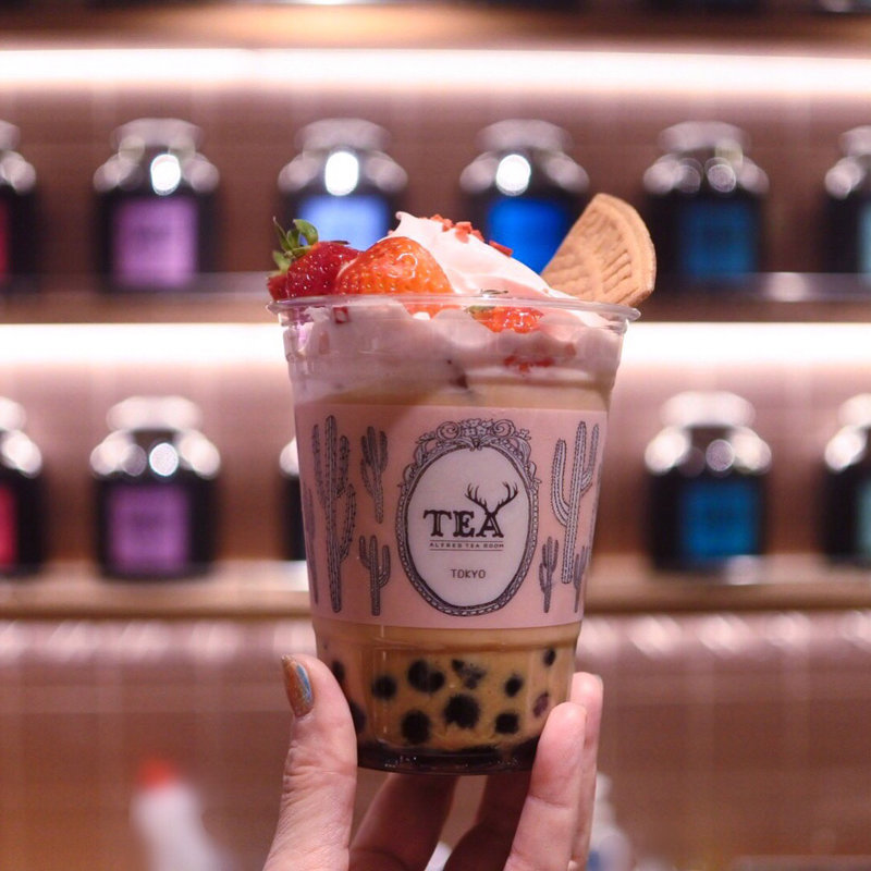 ストロベリーマニアティ タピオカ追加(LE GARAGE 梅田店)