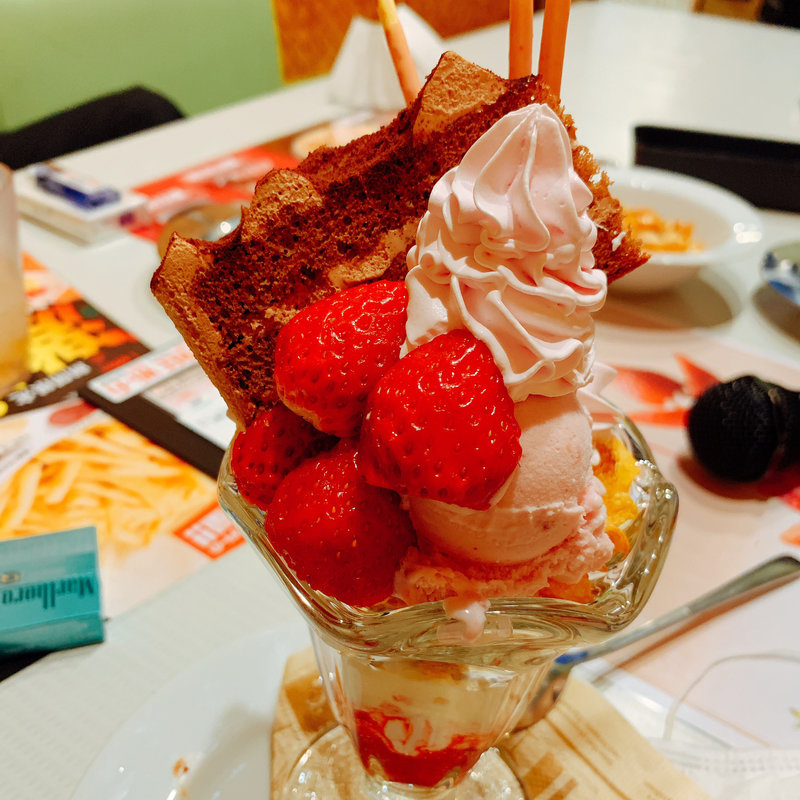 イチゴパフェ(ジャンカラ 天六店)