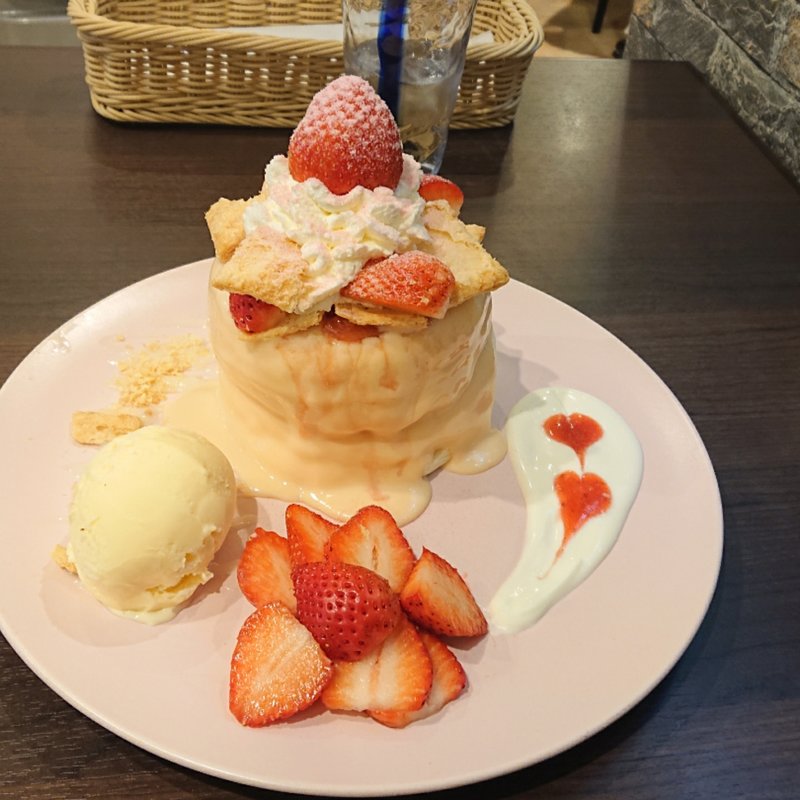 あまおうのミルフィーユパンケーキ(Cafe du Paris)