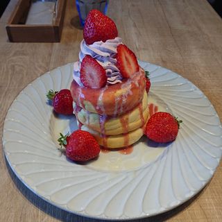 あまおうのいちごみるくパンケーキ(3 STARS PANCAKE （スリースターズパンケーキ）)