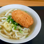 コロッケうどん（かけうどん+コロッケ）