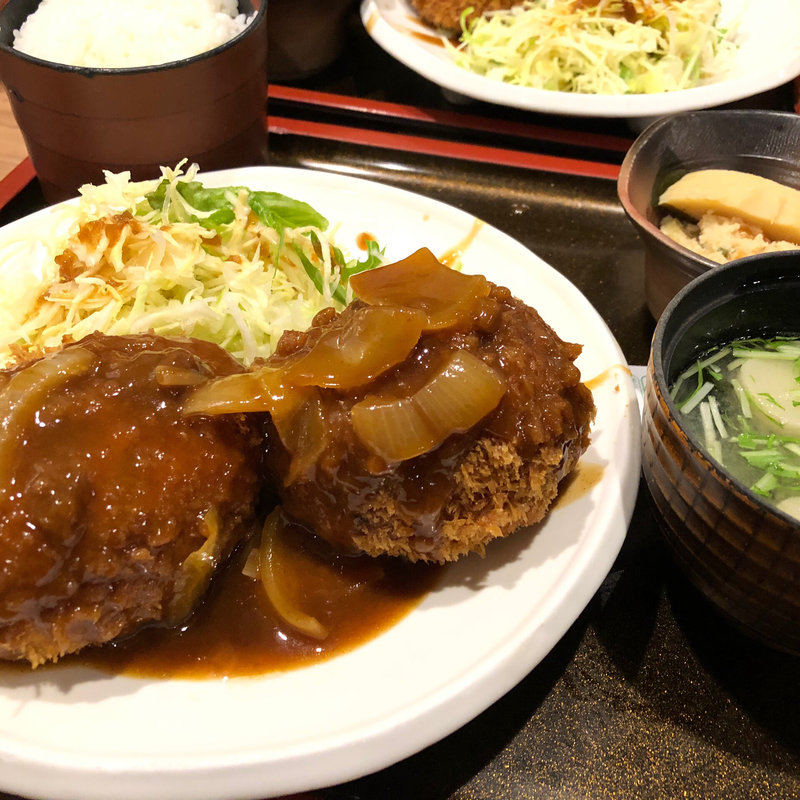 コロッケ定食（肉じゃが、ほうれん草）(たちばな )