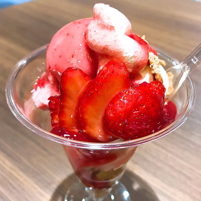 アイスパフェ（ストロベリー）(ゆめタウン下松 ボンズクレープ)