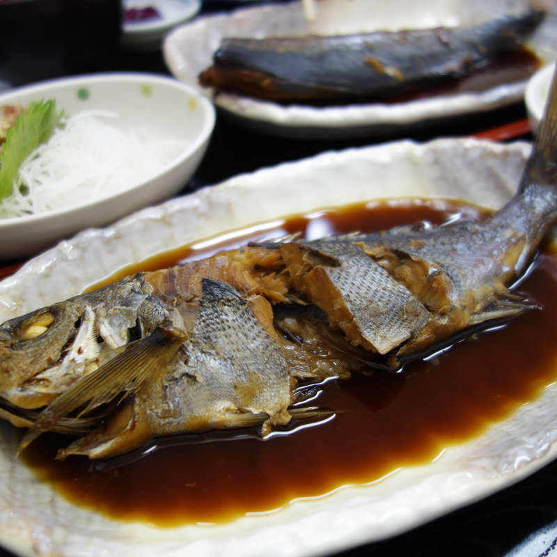 イサキの煮付け定食(御食事処 福魚)