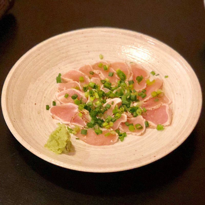 鳥ムネ刺し(焼鳥はなび)