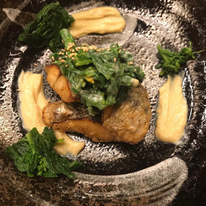 鰆の竜田揚げ、菜の花ソースを添えて(鮮魚と色鶏どりの酒処 ふ〜ち〜く〜ち〜)