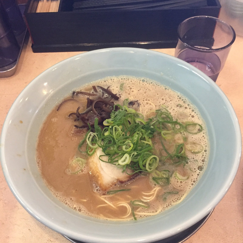 豚骨ﾗｰﾒﾝ(豚骨やたい 九州雄 （くすお）)