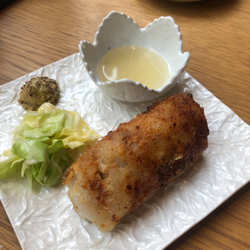 豚足(あご出汁餃子ゆでタン さんじ)