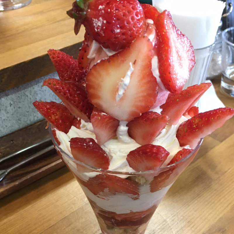 タンナルイチゴパフェ(カフェタンナル)