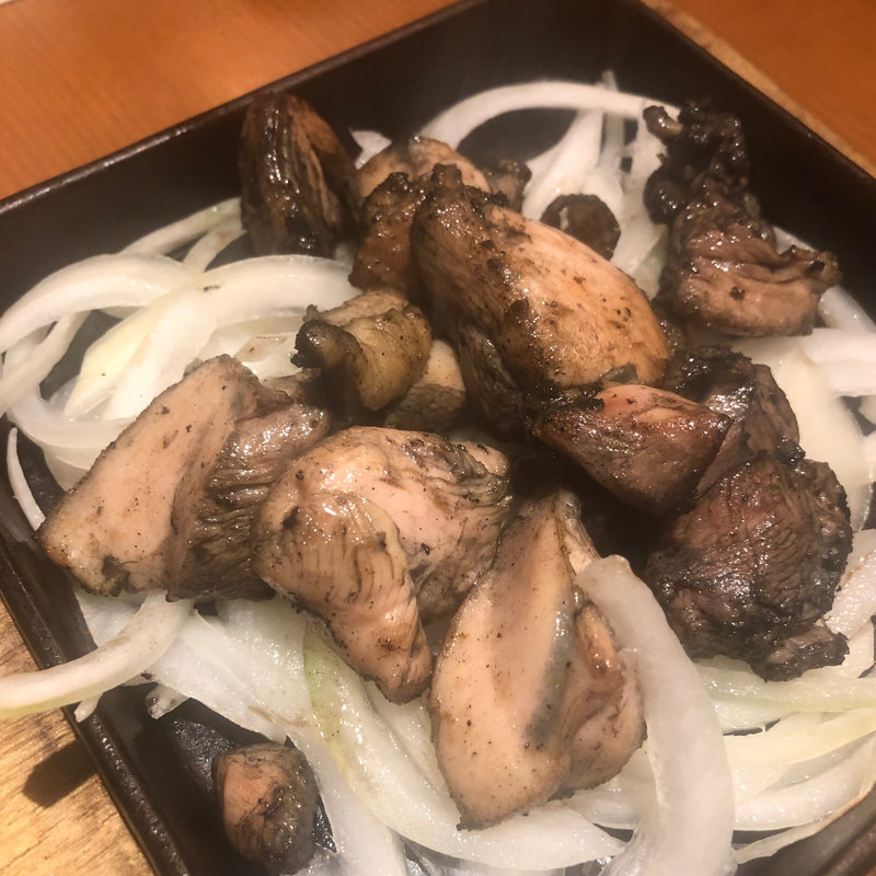 地鶏ぶり鶏のもも焼き(宮崎料理 万作 大名古屋ビルヂング店)