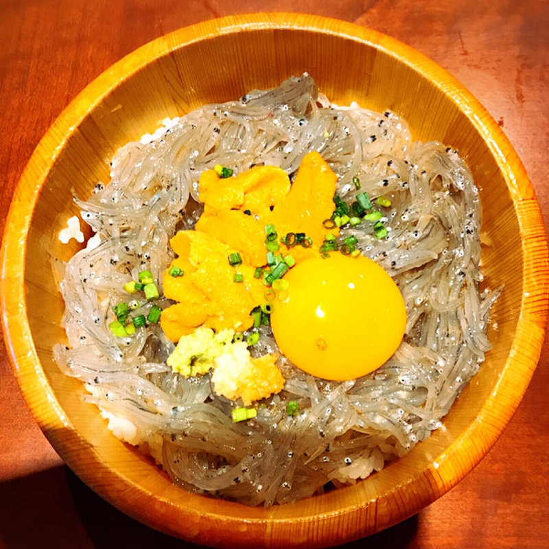 生しらす丼(しらす専門店SEALAS)