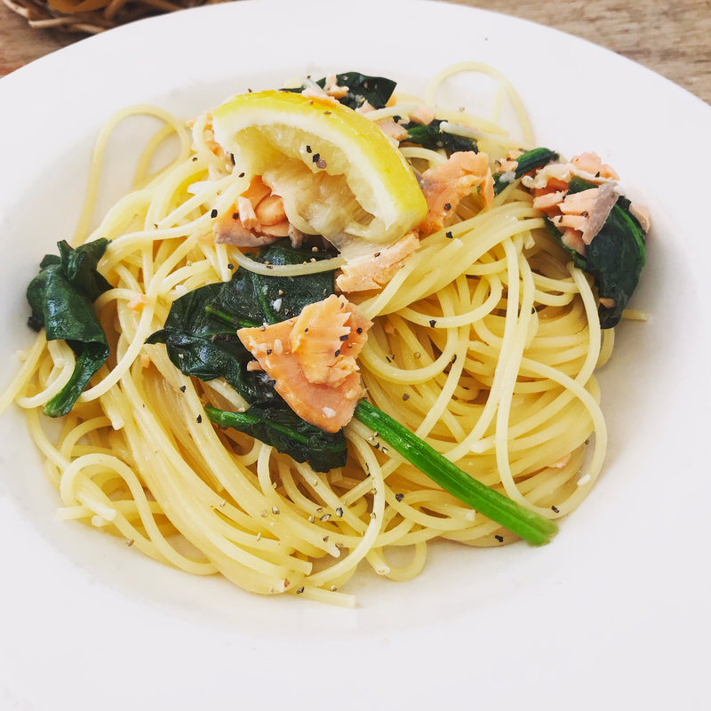 スモークサーモンとほうれん草のパスタ(ア・ラ・カンパーニュ 北千住店 （a la campagne）)