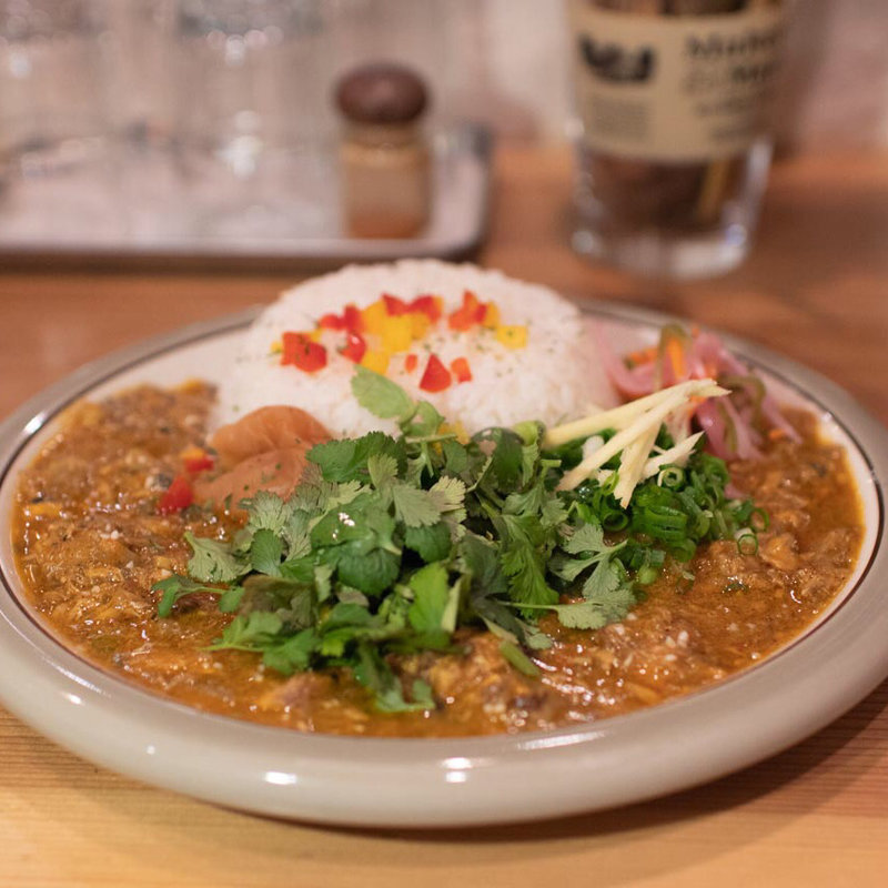 鯖のキーマカレー+オーガニックパクチー(スパイス スエヒロ)