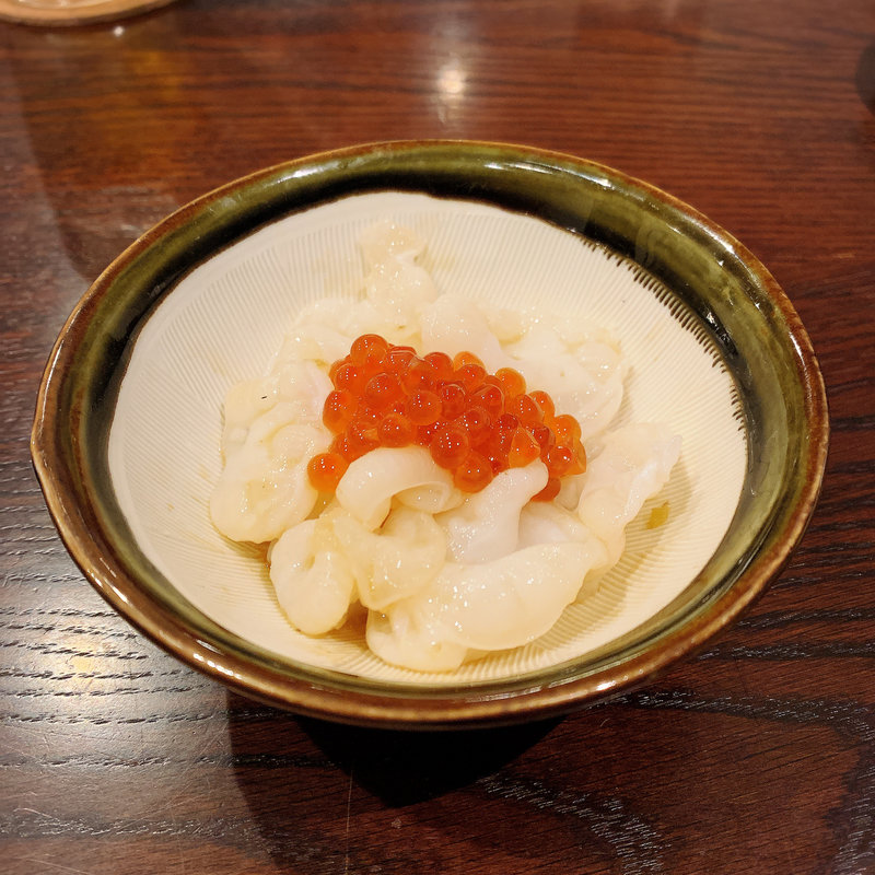 タコの湯引きいくらのせ( 灼味噌らーめん 八堂八（やどや）)