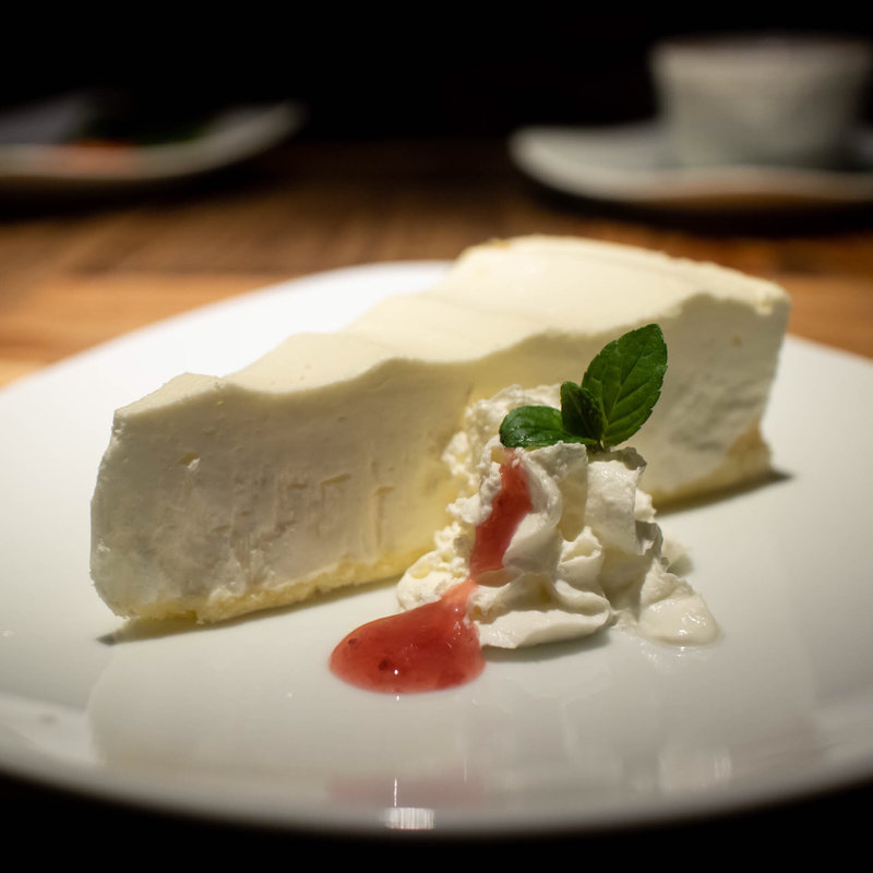 燻製レアチーズケーキ(燻製＆ワイン酒場 燻煙Smoke Dining 新宿東口店)