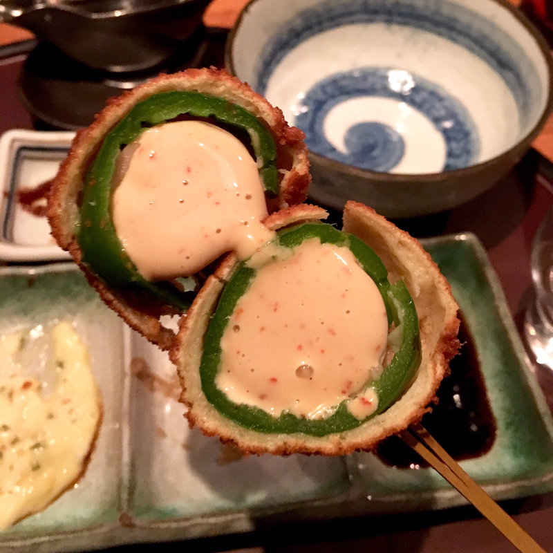魚肉ソーセージとピーマンのしょうゆマヨかけ（串揚げ）(串揚げ ふくみみ)