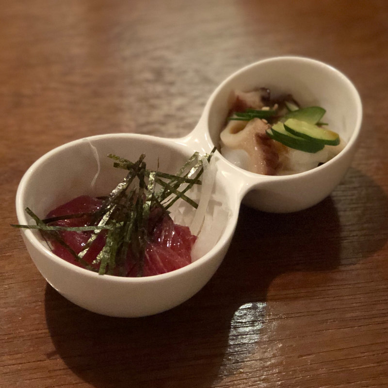 お通し マグロのづけ&タコの酢の物(縁と （ENT）)