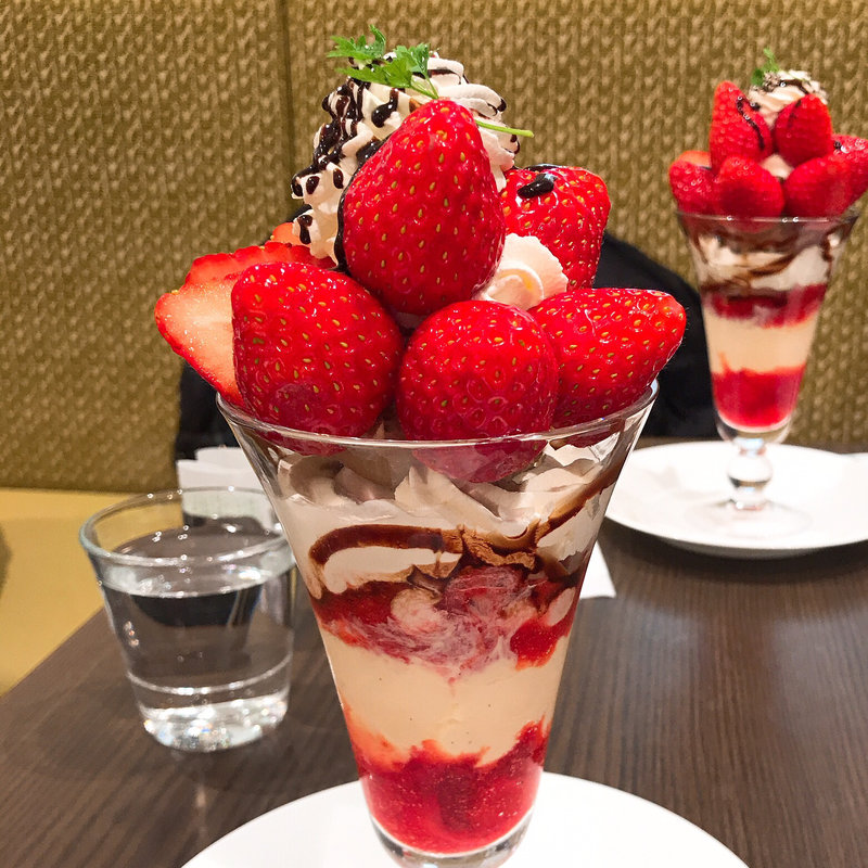 ストロベリーチョコレートパフェ(千疋屋総本店（フルーツパーラー）日本橋高島屋店)