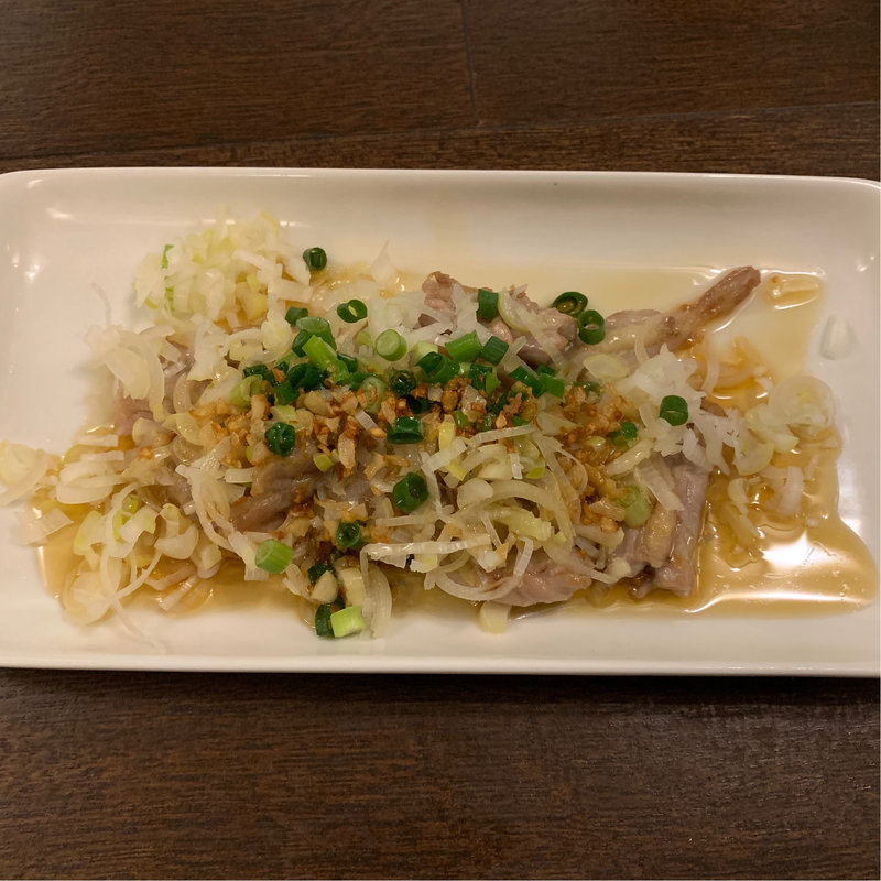 鶏せせりのネギ塩焼き(店屋町 鈴太郎)