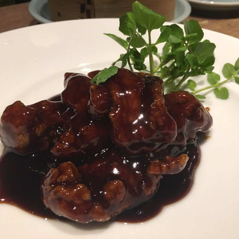 香り豊かな黒酢酢豚(大陸バル 隆麺)