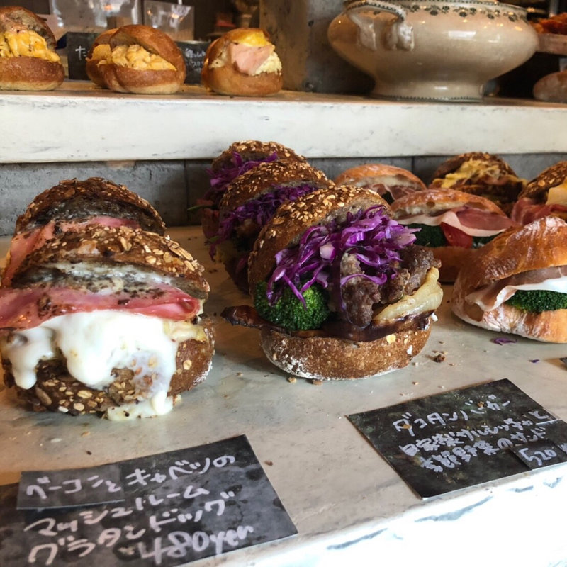 ベーコンとキャベツのマッシュルームグラタンドッグ(アマム ダコタン)