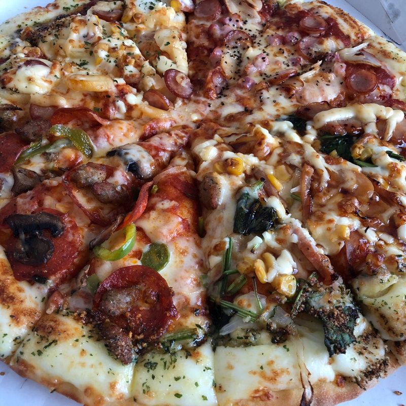 クワトロジャイアント(ドミノ・ピザ新大阪店)