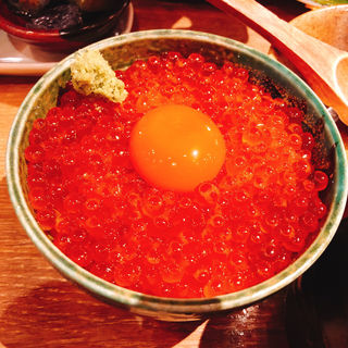 いくらと海鮮の玉子かけ丼(鯛之鯛 梅田店)
