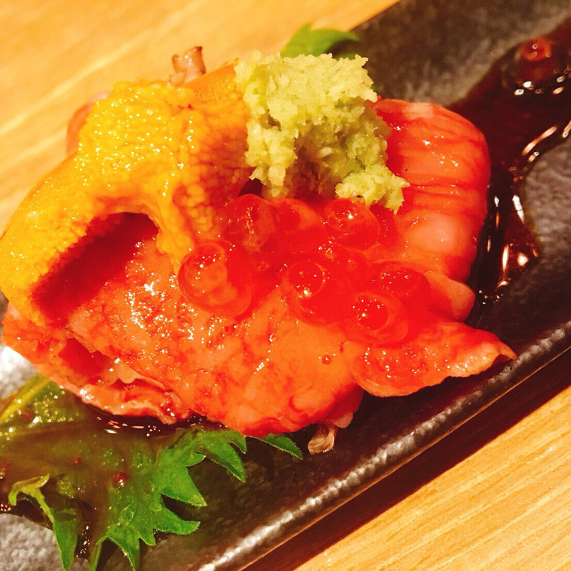 炙り神戸牛 うにいくらのせ(鯛之鯛 梅田店)