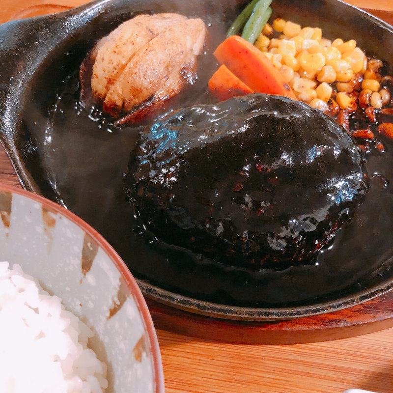 ハンバーグ　デミグラスソース(ぺんぎん厨房 Gokitchen)