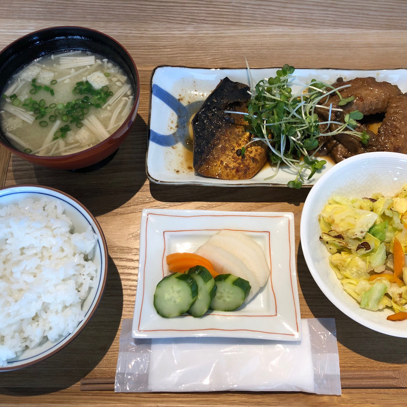 鯖と手羽先(HAKKO食堂)