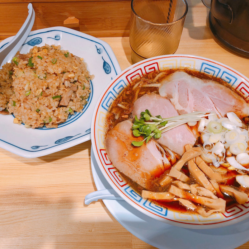 サバ醤油ラーメン半チャン(サバ６製麺所 西中島南方店)