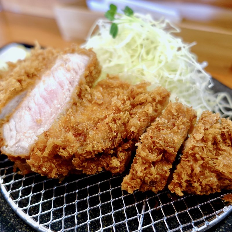 上ロースカツ（200g）定食(火入れ研究所)