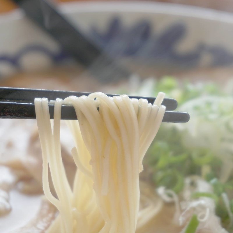 糸島豚骨焼豚ラーメン(元祖糸島ラーメン 銅鑼（どら）今宿店)