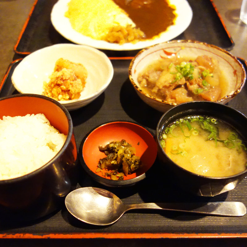 牛すじ煮込みと鶏の唐揚げランチ(居酒屋れすとらん 益正(ますまさ) 北天神店)