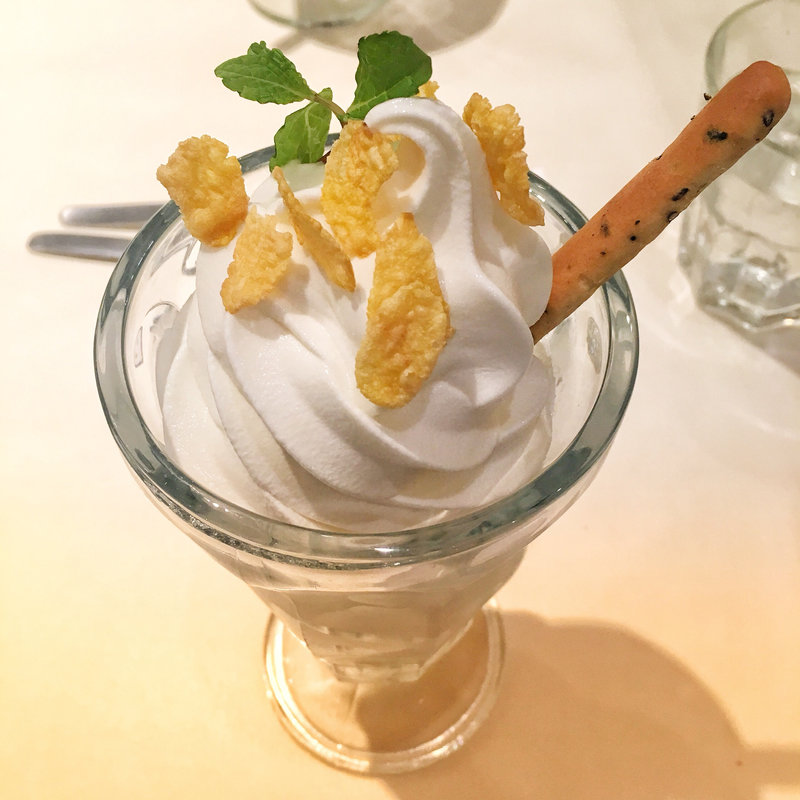 白い酪農牛乳パフェ レギュラー(Provence)