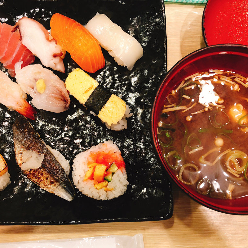 特上にぎり盛り合わせ(権太呂すし 十三本町店 （十三／寿司）)