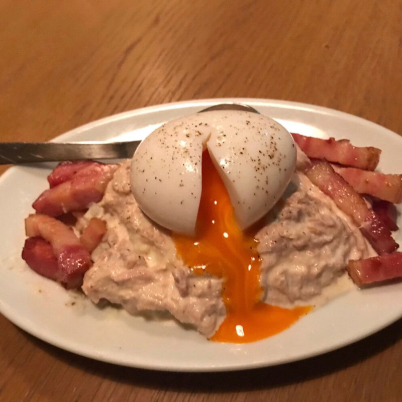 半熟卵とポテトサラダ(YONA YONA BEER WORKS 神田店 （よなよな ビアワークス【旧店名】よなよな ビアキッチン）)