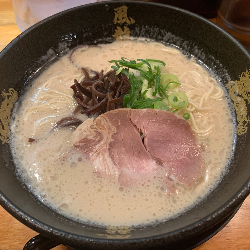 塩豚骨らーめん(とんこつラーメン 博多風龍 新橋店)